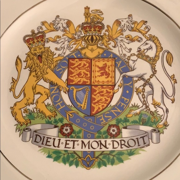 The Queen’s Silver jubilee Tower of London Plate - Picture 4 of 9